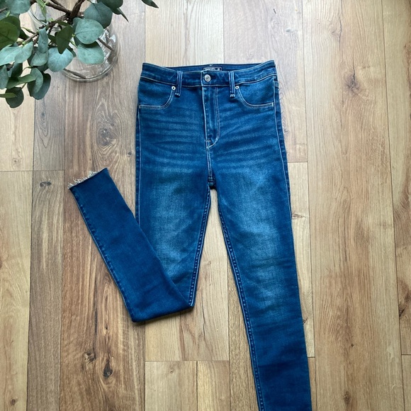 NWOT- A&F high rise skinny jeans - Picture 9 of 13